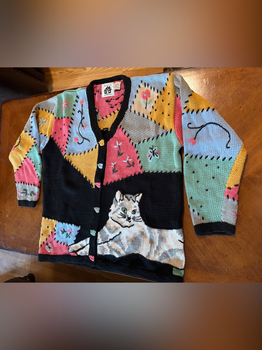 Storybook 90’s vintage woman’s cardigan sweater